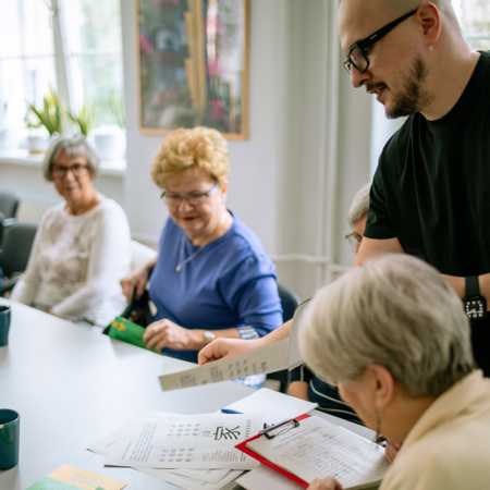 Edukacja medialna i bezpieczeństwo w sieci dla seniorek i seniorów z Grunwaldu