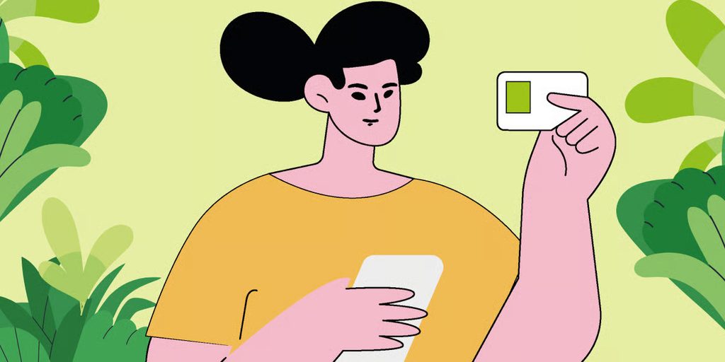 Kolorowa, pozioma grafika: Osoba trzymająca telefon i porównująca dane z kartą identyfikacyjną w dłoni.