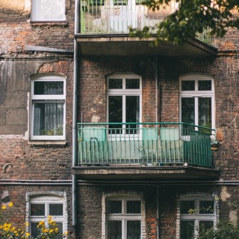 Widok kamienicy od strony podwórza.