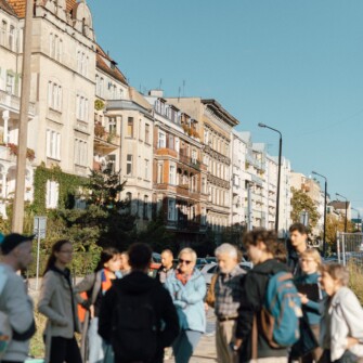 Widok na kamienice wzdłuż ul. Grunwaldzkiej.
