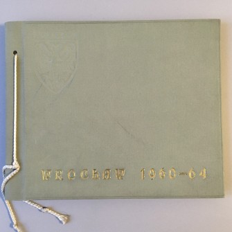 Kronika absolwentów Liceum Ogólnokształcącego nr 2 im. Piastów Śląskich podarowana prof. Joannie Sicińskiej w dniu otrzymania świadectw dojrzałości. Lata 1960-1964.